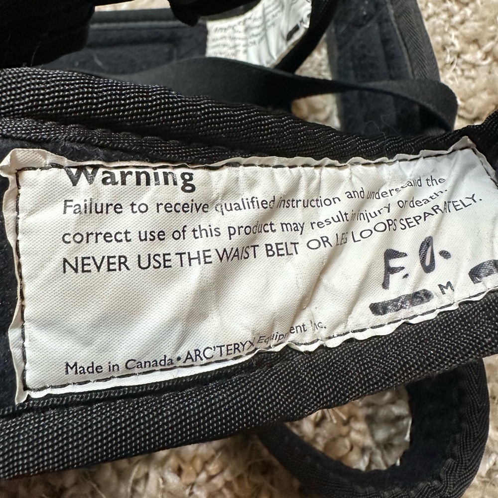 Arcteryx Climbing Harness Black Purple Made in Canada Mens Womens Size Medium - Picture 4 of 5